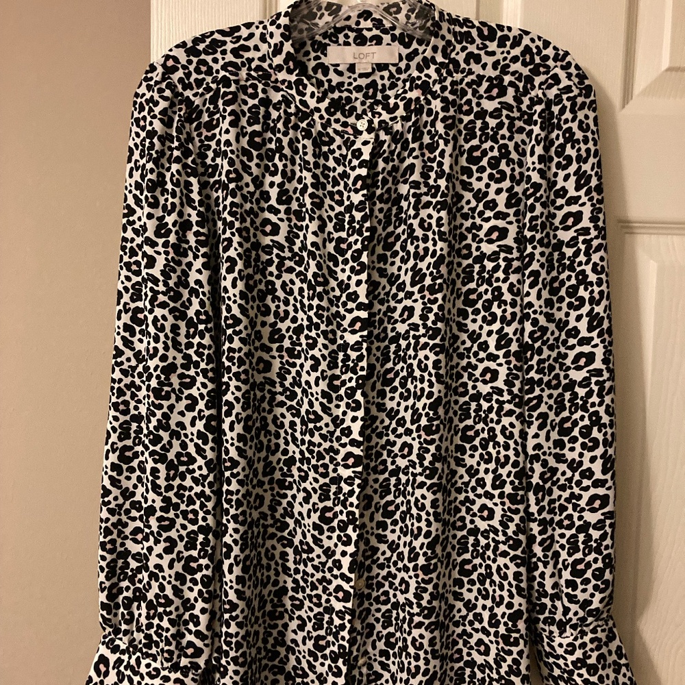 LOFT Animal Print LS Blouse SZ Medium